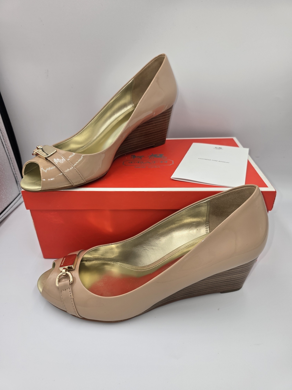 COACH A6067 Temple Peep Toe Wedge Heel Warm Blush Patent Leather Size 9M EUC Box